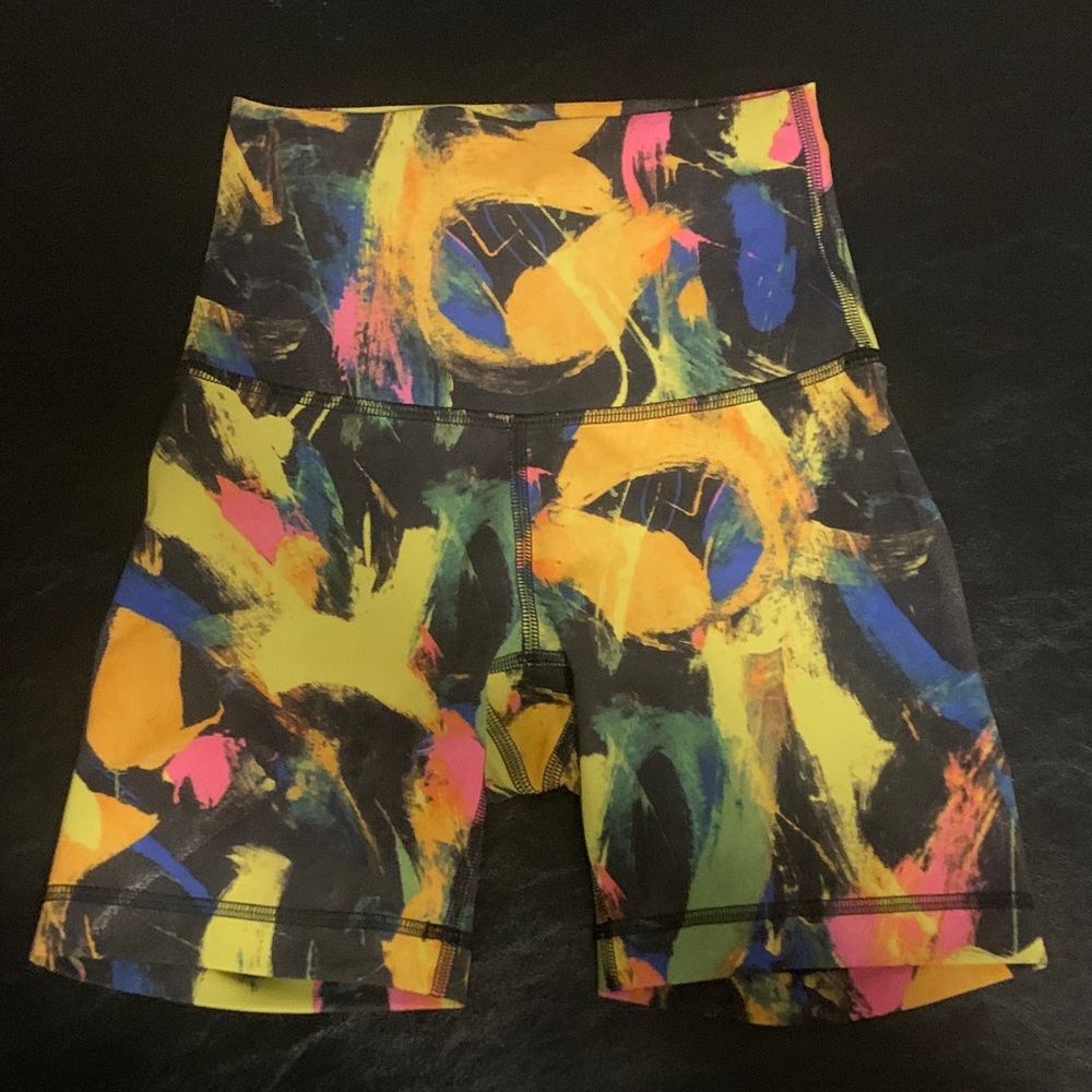 Lululemon Colorful Abstract Wunder Under Shorts, Sz 0, Good Condition